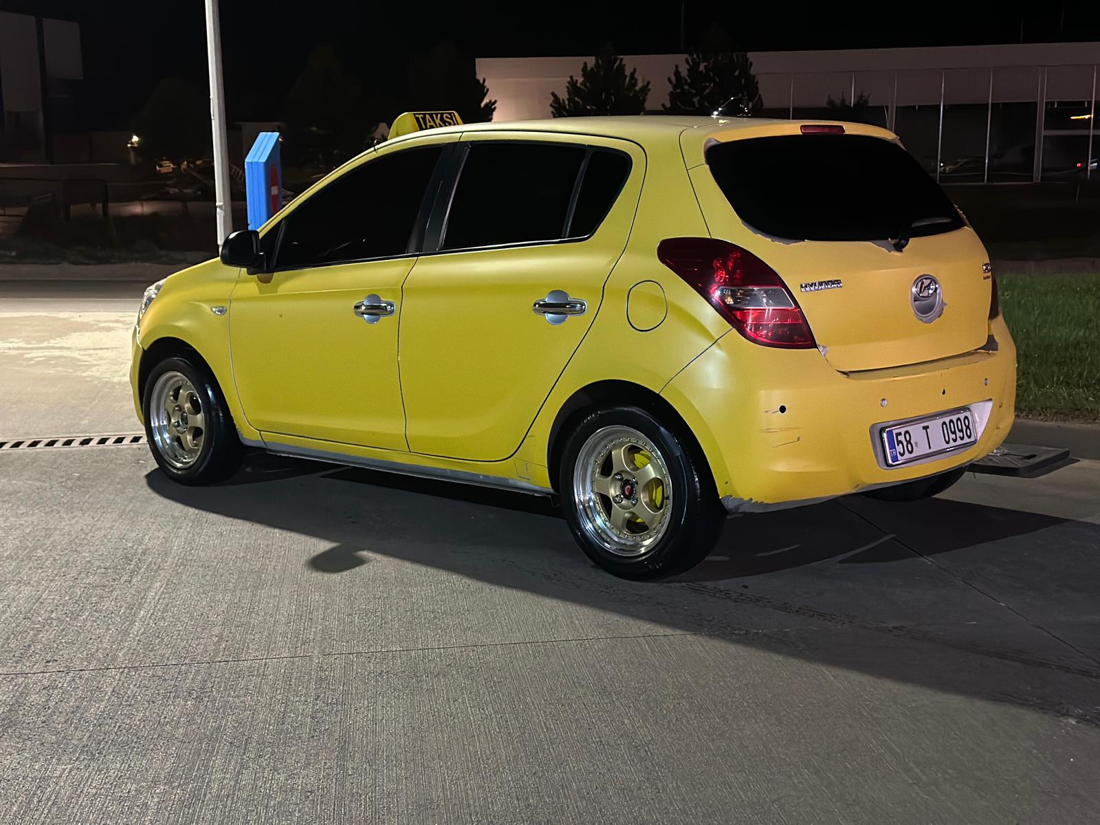 Sivas taksi aracı yandan görünüm